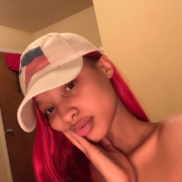 Meet your Posher, Alexus - Picture 3 of 3